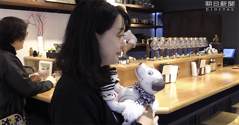 日本 Aibo 機器狗飼主聚會 ，熱烈到咖啡店都必須特設時段 - 電腦王阿達