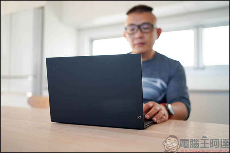 Lenovo ThinkPad X1 Carbon 7th 開箱,只有一公斤出頭的高效能軍規Ultrabook - 電腦王阿達 Lenovo ThinkPad X1 Carbon 7th 開箱