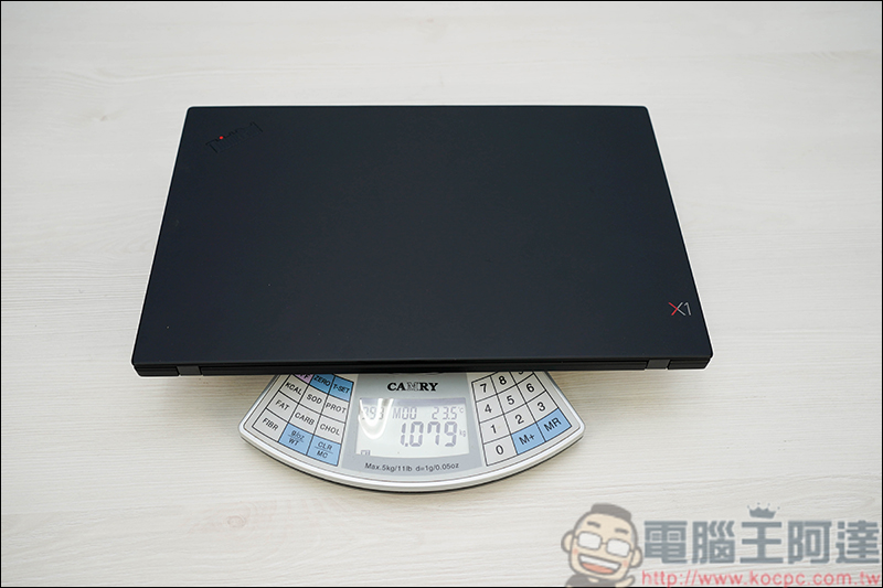 Lenovo ThinkPad X1 Carbon 7th 開箱，只有一公斤出頭的高效能軍規Ultrabook - 電腦王阿達