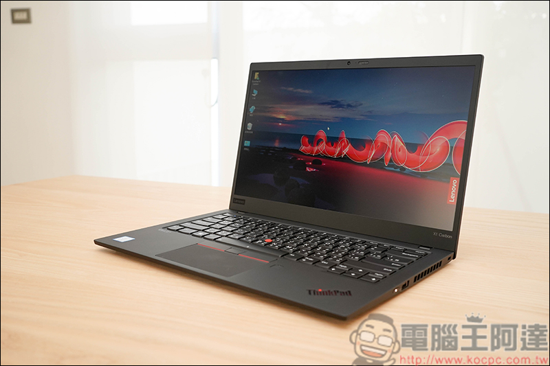 Lenovo ThinkPad X1 Carbon 7th 開箱，只有一公斤出頭的高效能軍規 