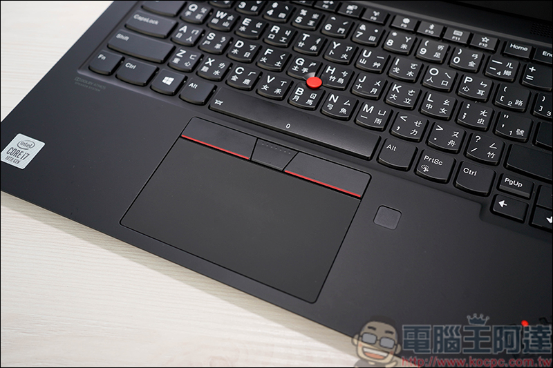 Lenovo ThinkPad X1 Carbon 7th 開箱,只有一公斤出頭的高效能軍規Ultrabook - 電腦王阿達 Lenovo ThinkPad X1 Carbon 7th 開箱,只有一公斤出頭的高效能軍規Ultrabook - 電腦王阿達