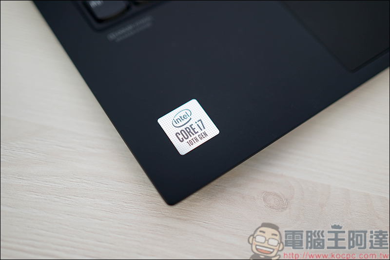 Lenovo ThinkPad X1 Carbon 7th 開箱,只有一公斤出頭的高效能軍規Ultrabook - 電腦王阿達 Lenovo ThinkPad X1 Carbon 7th 開箱,只有一公斤出頭的高效能軍規Ultrabook - 電腦王阿達