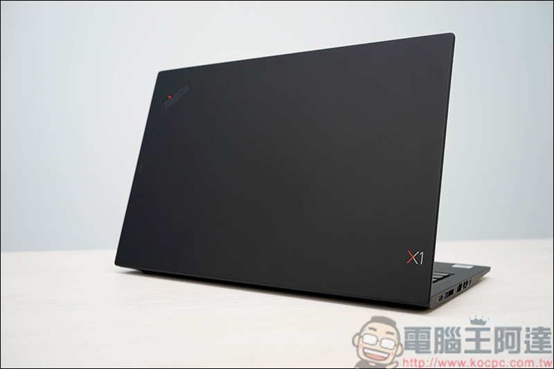 Lenovo ThinkPad X1 Carbon 7th 開箱,只有一公斤出頭的高效能軍規Ultrabook - 電腦王阿達 Lenovo ThinkPad X1 Carbon 7th 開箱