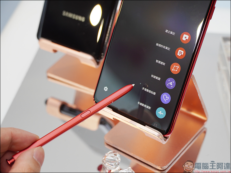 Samsung Galaxy Note10 Lite 正式在台發表:搭載 S Pen、3200 萬像素前相機、4,500mAh大電量,建議售價 20,990 元 - 電腦王阿達 Samsung Galaxy Note10 Lite 正式在台發表:搭載 S Pen、3200 萬像素前相機、4,500mAh大電量,建議售價 20,990 元 - 電腦王阿達