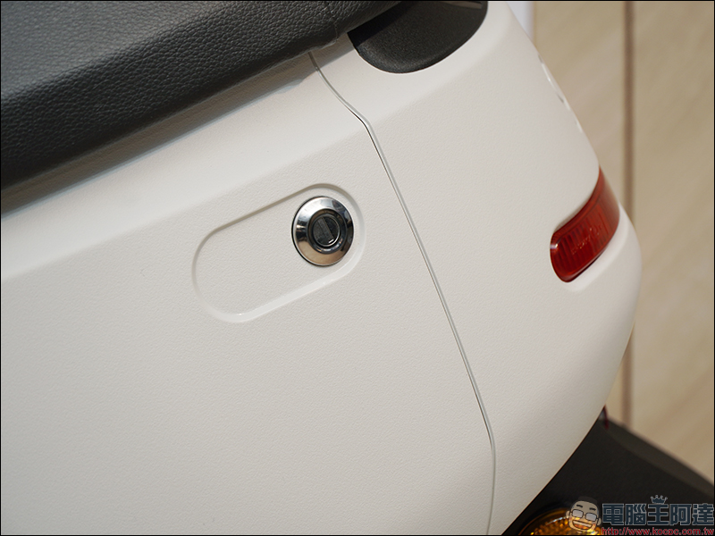 Gogoro VIVA Lite 正式發表：「優格白」簡約配色、更低購車門檻，未補助前原價 52,980 元 - 電腦王阿達