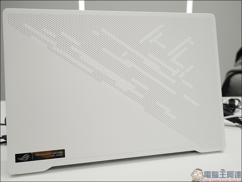 華碩 ROG Zephyrus G14 電競筆電超吸睛 LED 上蓋自由打造專屬燈效、 ROG Strix GA15/GA35 電競桌機動眼看 - 電腦王阿達 華碩 ROG Zephyrus G14 電競筆電超吸睛 LED 上蓋自由打造專屬燈效、 ROG Strix GA15/GA35 電競桌機動眼看 - 電腦王阿達