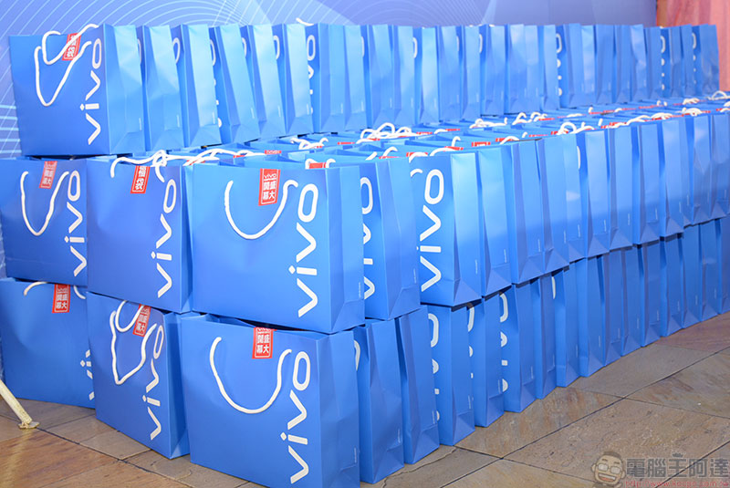 全台第一家 vivo 體驗店 落腳高雄夢時代,開幕期間「五利全開」! - 電腦王阿達 全台第一家 vivo 體驗店 落腳高雄夢時代,開幕期間「五利全開」! - 電腦王阿達