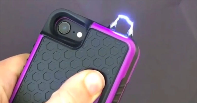 這款 iPhone 保護殼還能當 電擊棒 ，你的手機來電了 - 電腦王阿達