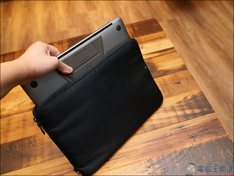 FoldStand 隱形三角超磁架 開箱動手玩:輕鬆撐起你的筆電、手機、平板電腦! - 電腦王阿達 FoldStand 隱形三角超磁架 開箱動手玩:輕鬆撐起你的筆電、手機、平板電腦! - 電腦王阿達