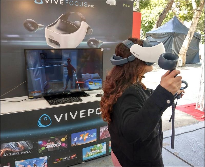 HTC新聞圖(以VIVE Focus Plus 體驗《蜘蛛人離家日VR》) HTC新聞圖(以VIVE Focus Plus 體驗《蜘蛛人離家日VR》)