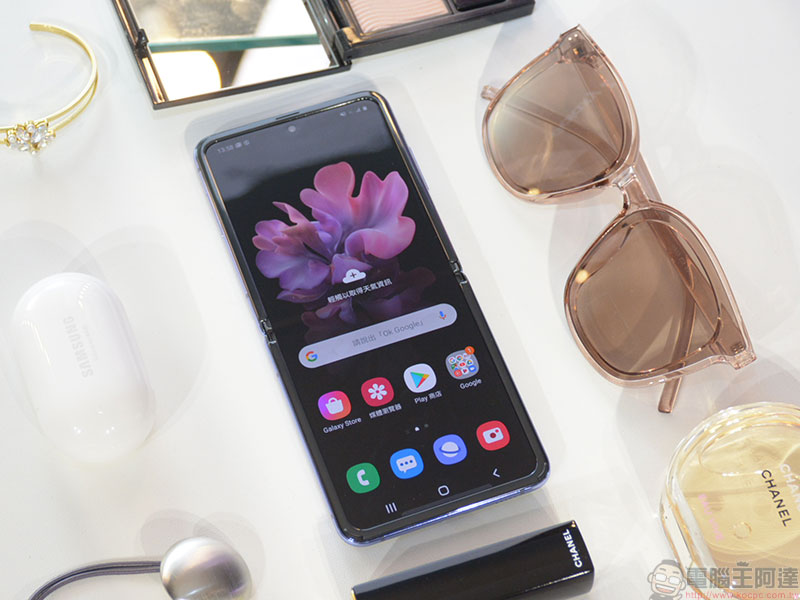 Samsung 翻蓋摺疊機 Galaxy Z Flip 即日起開放預購,售價 48,880 元 - 電腦王阿達 Samsung 翻蓋摺疊機 Galaxy Z Flip 即日起開放預購,售價 48,880 元 - 電腦王阿達