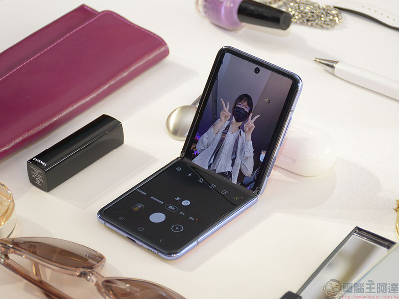 Samsung 翻蓋摺疊機 Galaxy Z Flip 即日起開放預購,售價 48,880 元 - 電腦王阿達 Samsung 翻蓋摺疊機 Galaxy Z Flip 即日起開放預購,售價 48,880 元 - 電腦王阿達