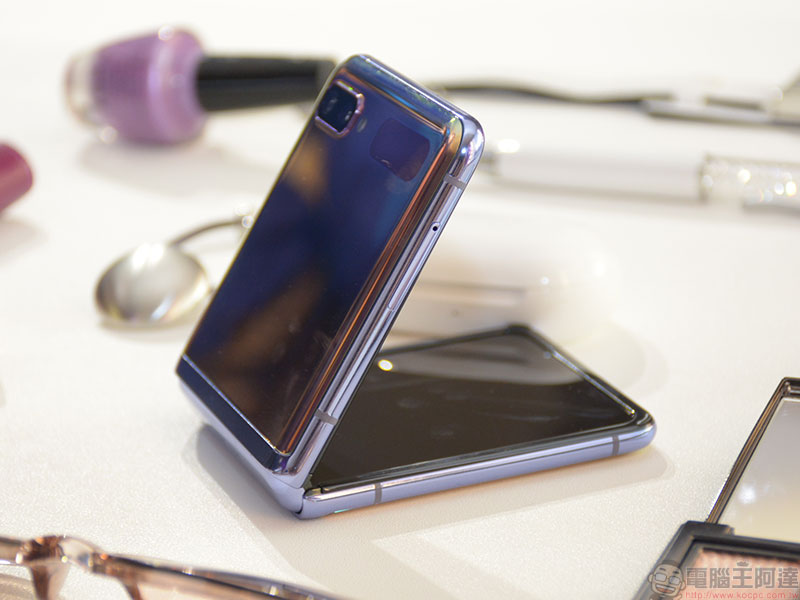 Samsung 翻蓋摺疊機 Galaxy Z Flip 即日起開放預購,售價 48,880 元 - 電腦王阿達 Samsung 翻蓋摺疊機 Galaxy Z Flip 即日起開放預購,售價 48,880 元 - 電腦王阿達