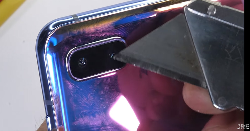 最新 Galaxy Z Flip 虐機影片出爐,千金之軀請小心呵護 - 電腦王阿達 最新 Galaxy Z Flip 虐機影片出爐,千金之軀請小心呵護 - 電腦王阿達