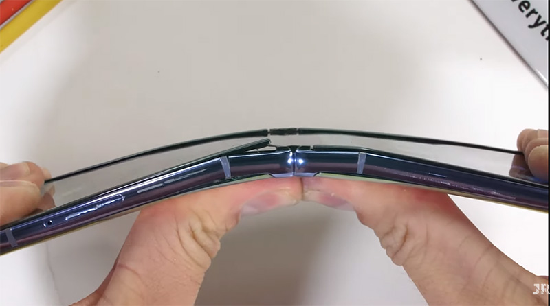 最新 Galaxy Z Flip 虐機影片出爐,千金之軀請小心呵護 - 電腦王阿達 最新 Galaxy Z Flip 虐機影片出爐,千金之軀請小心呵護 - 電腦王阿達