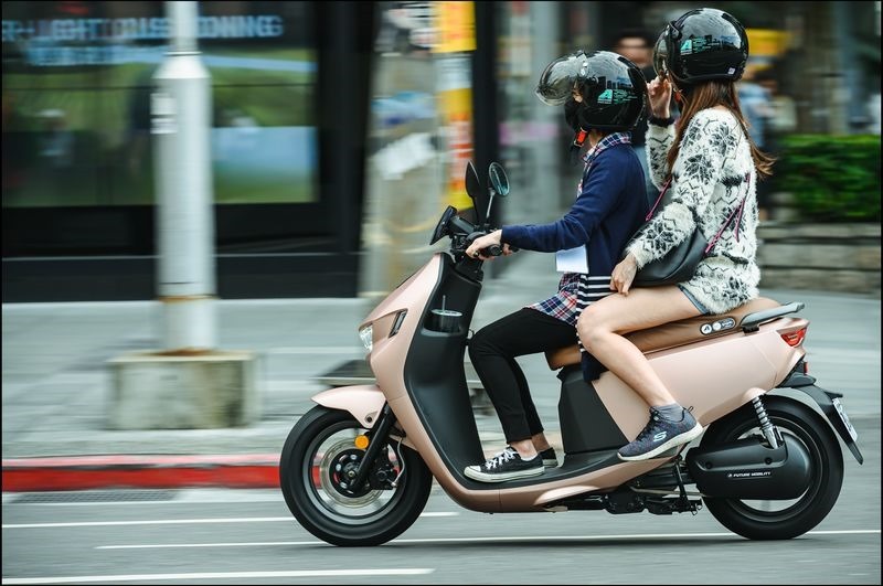 圖一:宏佳騰智慧電車Ai-1 Comfort系列內外兼具、親民售價,最適合首購族入手。(2) 圖一:宏佳騰智慧電車Ai-1 Comfort系列內外兼具、親民售價,最適合首購族入手。(2)