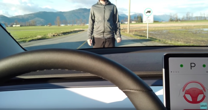 特斯拉 Model 3 自動輔助駕駛模式實測,人突然出現、狗狗、三角錐放在前方會撞到嗎? - 電腦王阿達 特斯拉 Model 3 自動輔助駕駛模式實測,人突然出現、狗狗、三角錐放在前方會撞到嗎? - 電腦王阿達