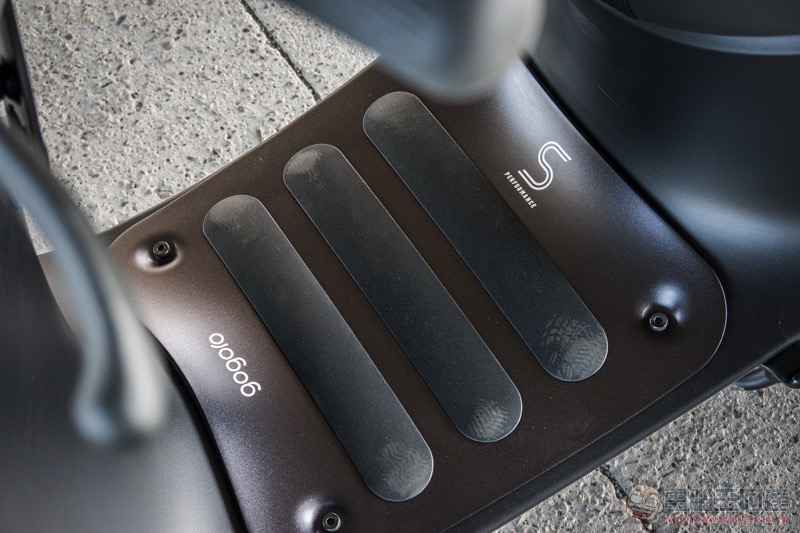 關閉暗黑模式, Gogoro S1 冰岩灰 實車動眼看 - 電腦王阿達 關閉暗黑模式, Gogoro S1 冰岩灰 實車動眼看 - 電腦王阿達