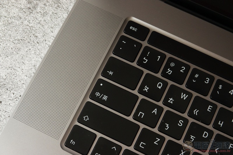 MacBook Pro 16 吋開箱體驗 ：熟悉的新朋友 - 電腦王阿達