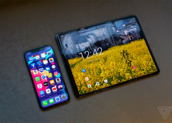 TCL 發表三摺式智慧型手機，完全展開比 iPad 還大