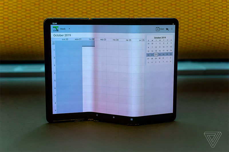 TCL 發表三摺式智慧型手機,完全展開比 iPad 還大 - 電腦王阿達 TCL 發表三摺式智慧型手機,完全展開比 iPad 還大 - 電腦王阿達