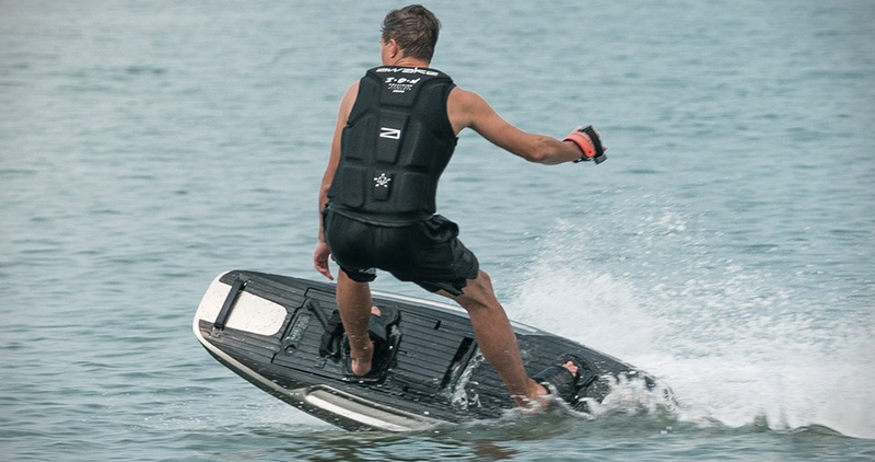 AWAKE RAVIK S 電動衝浪板 讓你在水上飆出 56kph 高速 - 電腦王阿達 AWAKE RAVIK S 電動衝浪板 讓你在水上飆出 56kph 高速 - 電腦王阿達