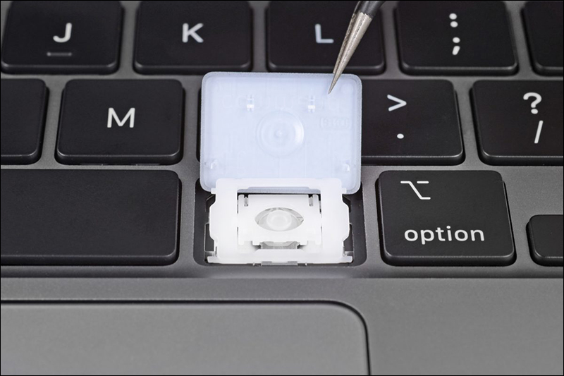 iFixit 拆解 MacBook Air 2020,搭載全新巧控鍵盤可修復性評分 4 分(較上代機型提升 1 分) - 電腦王阿達 iFixit 拆解 MacBook Air 2020,搭載全新巧控鍵盤可修復性評分 4 分(較上代機型提升 1 分) - 電腦王阿達
