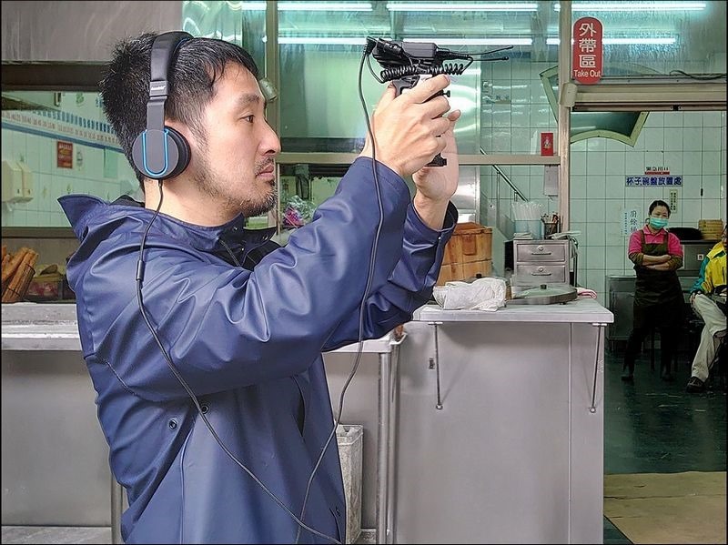 圖說二、李中導演完美詮釋「大師視野」,《代代排》全程以Xperia 1搭載的Cinema Pro拍攝(2) 圖說二、李中導演完美詮釋「大師視野」,《代代排》全程以Xperia 1搭載的Cinema Pro拍攝(2)