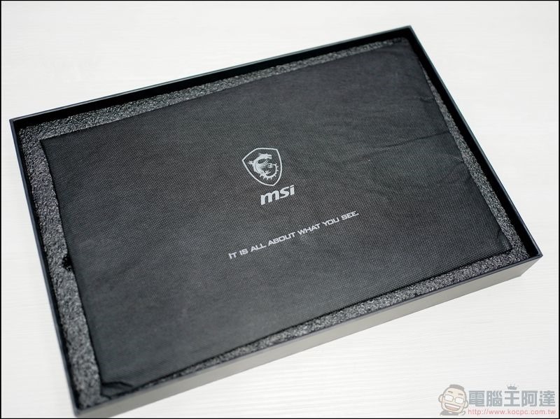 MSI Optix MAG161V 開箱 - 03 MSI Optix MAG161V 開箱 - 03