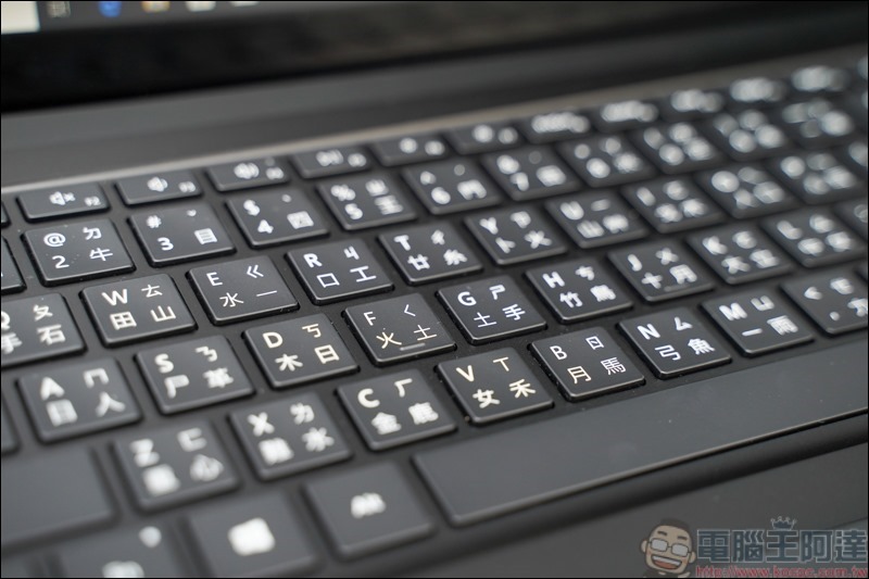 微軟 Surface Laptop 3 開箱 - 06 微軟 Surface Laptop 3 開箱 - 06