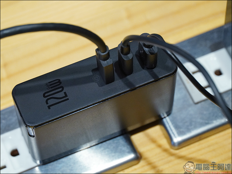 Galio 120W 氮化鎵+碳化矽極速充電器動手玩:小體積、 120W 超大功率,同時滿足三台裝置快充需求 - 電腦王阿達 Galio 120W 氮化鎵+碳化矽極速充電器動手玩:小體積、 120W 超大功率,同時滿足三台裝置快充需求 - 電腦王阿達