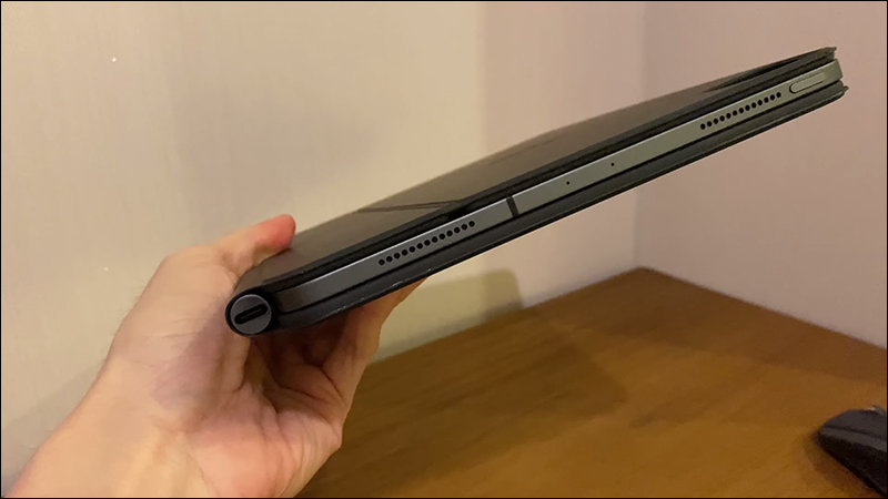 外國 YouTuber 簡易開箱 iPad Pro 巧控鍵盤,12.9 吋 iPad Pro 組合比 MacBook Air 還重 - 電腦王阿達 外國 YouTuber 簡易開箱 iPad Pro 巧控鍵盤,12.9 吋 iPad Pro 組合比 MacBook Air 還重 - 電腦王阿達