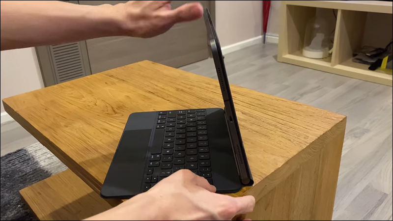 外國 YouTuber 簡易開箱 iPad Pro 巧控鍵盤,12.9 吋 iPad Pro 組合比 MacBook Air 還重 - 電腦王阿達 外國 YouTuber 簡易開箱 iPad Pro 巧控鍵盤,12.9 吋 iPad Pro 組合比 MacBook Air 還重 - 電腦王阿達