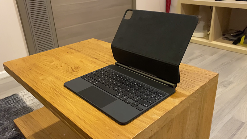 外國 YouTuber 簡易開箱 iPad Pro 巧控鍵盤,12.9 吋 iPad Pro 組合比 MacBook Air 還重 - 電腦王阿達 外國 YouTuber 簡易開箱 iPad Pro 巧控鍵盤,12.9 吋 iPad Pro 組合比 MacBook Air 還重 - 電腦王阿達
