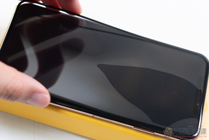 打不破的保護貼！ 犀牛盾 3D 壯撞貼 iPhone 使用體驗（評測 / 評價 / 開箱） - 電腦王阿達