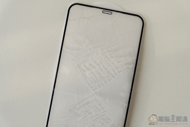 打不破的保護貼！ 犀牛盾 3D 壯撞貼 iPhone 使用體驗（評測 / 評價 / 開箱） - 電腦王阿達