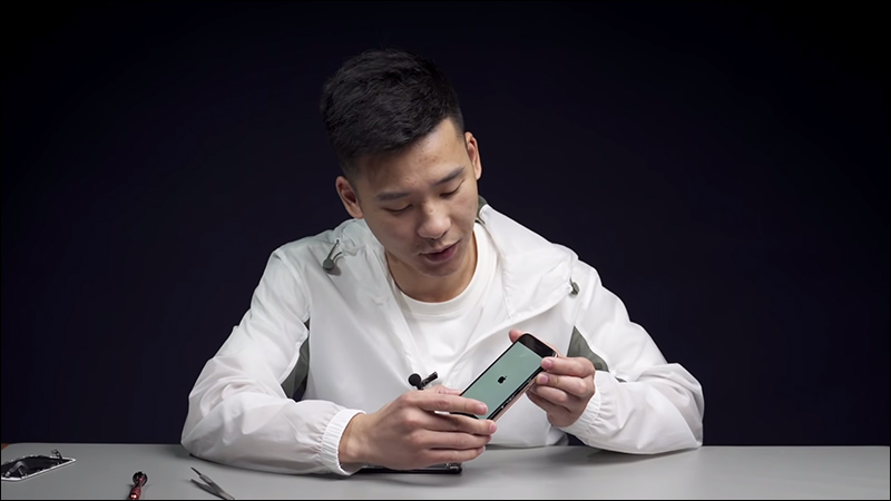 iPhone SE (第 2 代)實機拆解影片,意外發現大多數零件與 iPhone 8 都能互相通用 - 電腦王阿達 iPhone SE (第 2 代)實機拆解影片,意外發現大多數零件與 iPhone 8 都能互相通用 - 電腦王阿達