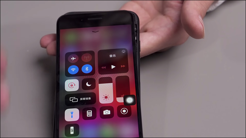 iPhone SE (第 2 代)實機拆解影片,意外發現大多數零件與 iPhone 8 都能互相通用 - 電腦王阿達 iPhone SE (第 2 代)實機拆解影片,意外發現大多數零件與 iPhone 8 都能互相通用 - 電腦王阿達