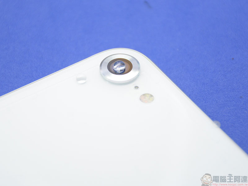 iPhone SE 的防護罩，imos 熱彎/點膠 3D 滿版康寧玻璃保貼＋超潑水保貼＋藍寶石鏡頭保護鏡體驗 - 電腦王阿達