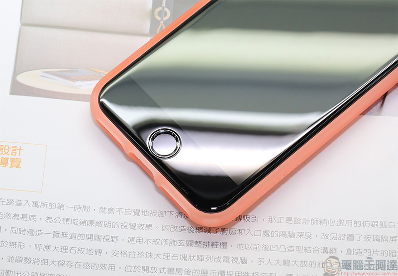 iPhone SE 的防護罩，imos 熱彎/點膠 3D 滿版康寧玻璃保貼＋超潑水保貼＋藍寶石鏡頭保護鏡體驗 - 電腦王阿達