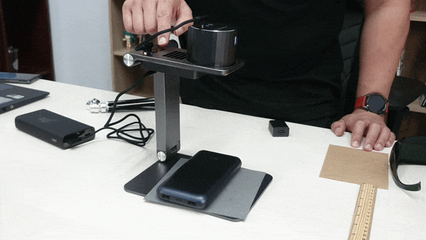隨心所欲雕刻出你的創意，小巧好攜帶 LaserPecker 蜂鳥雷雕機 開箱 - 電腦王阿達