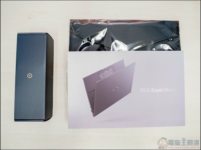 ASUS ExpertBook B9450FA 開箱 - 02 ASUS ExpertBook B9450FA 開箱 - 02