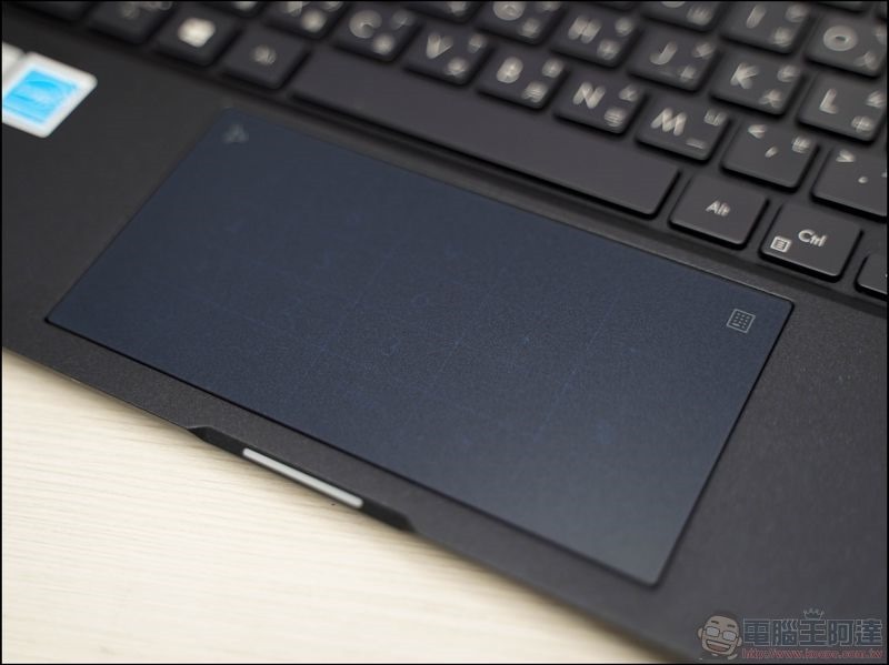 ASUS ExpertBook B9450FA 開箱 - 19 ASUS ExpertBook B9450FA 開箱 - 19