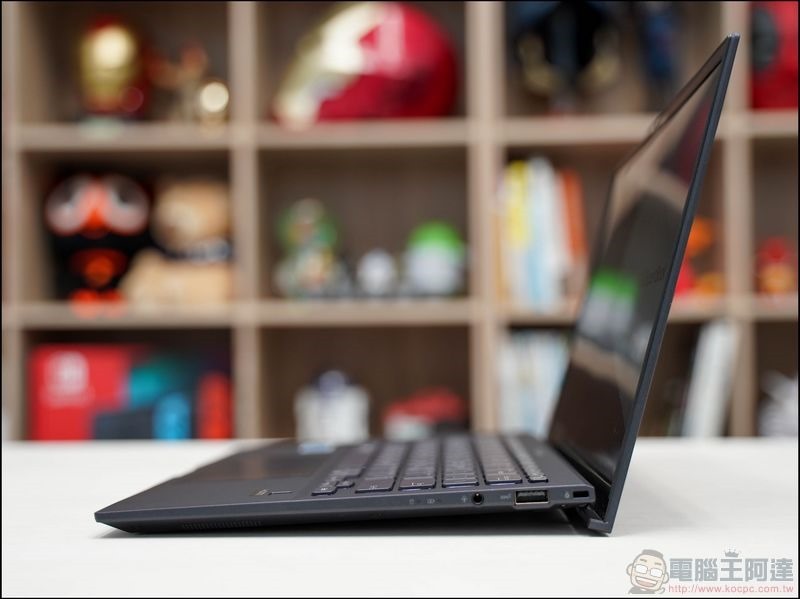ASUS ExpertBook B9450FA 開箱 - 21 ASUS ExpertBook B9450FA 開箱 - 21