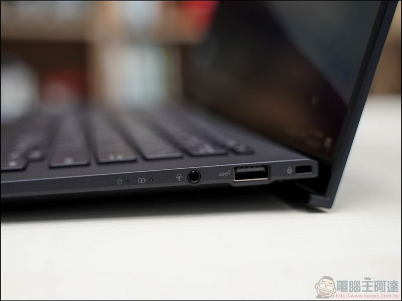 ASUS ExpertBook B9450FA 開箱 - 22 ASUS ExpertBook B9450FA 開箱 - 22