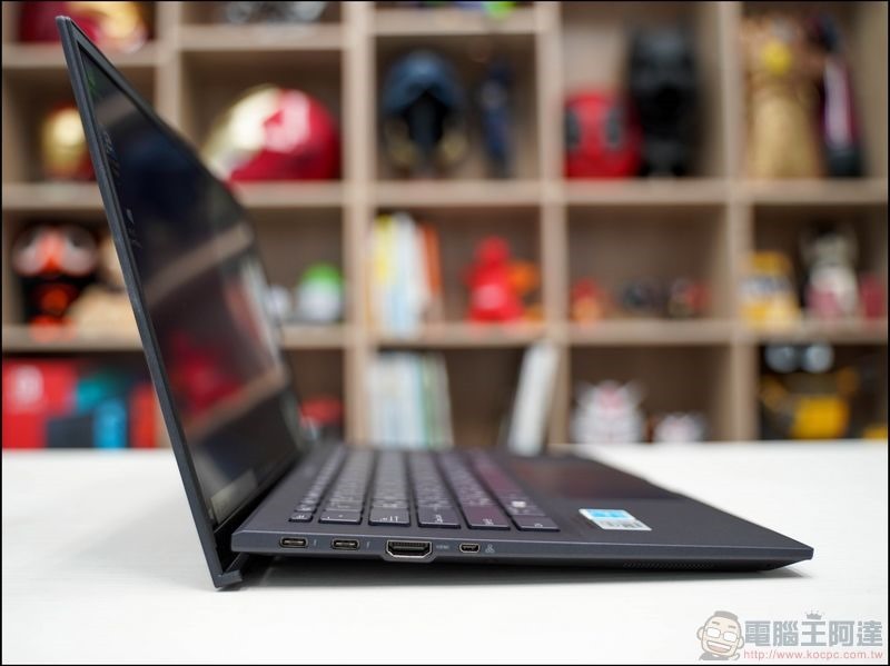 ASUS ExpertBook B9450FA 開箱 - 23 ASUS ExpertBook B9450FA 開箱 - 23