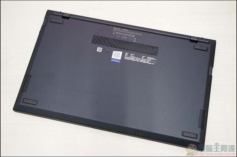 ASUS ExpertBook B9450FA 開箱 - 27
