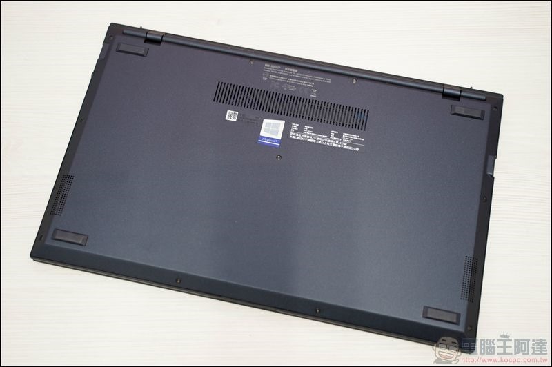 ASUS ExpertBook B9450FA 開箱 - 27 ASUS ExpertBook B9450FA 開箱 - 27