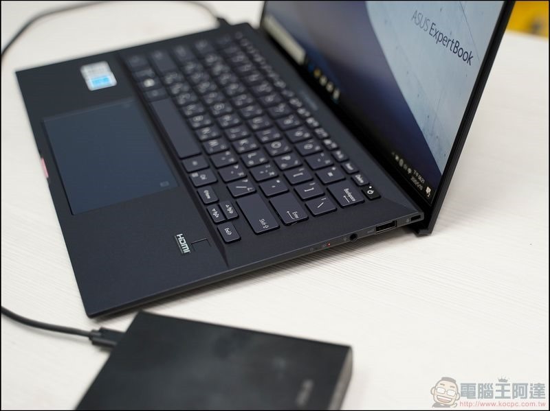 ASUS ExpertBook B9450FA 開箱 - 29 ASUS ExpertBook B9450FA 開箱 - 29