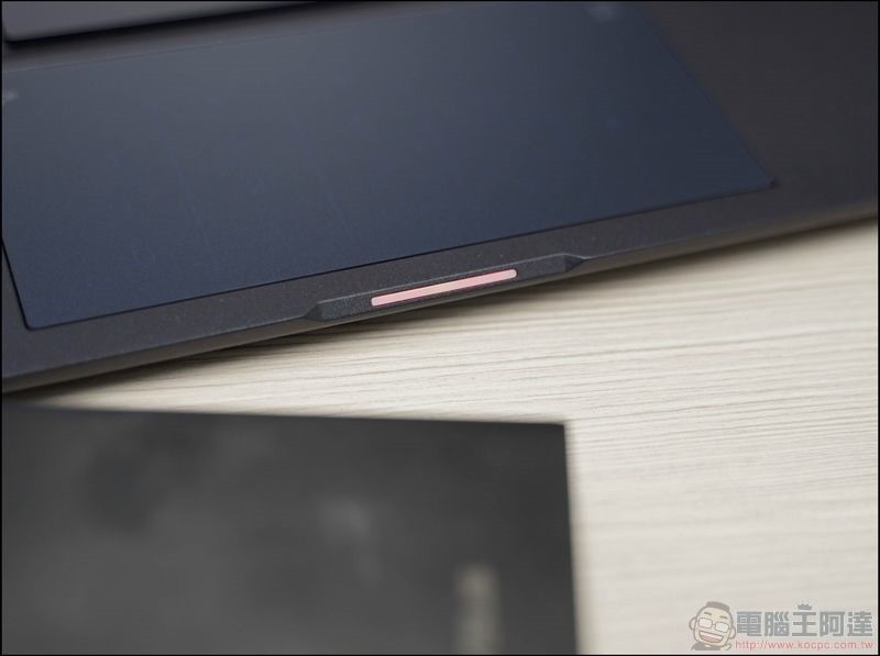 ASUS ExpertBook B9450FA 開箱 - 31 ASUS ExpertBook B9450FA 開箱 - 31